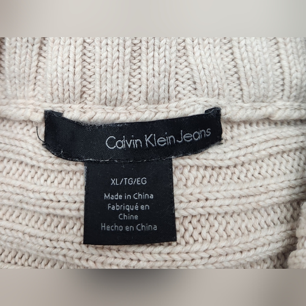 Calvin Klein Sweater - Picture 4 of 4